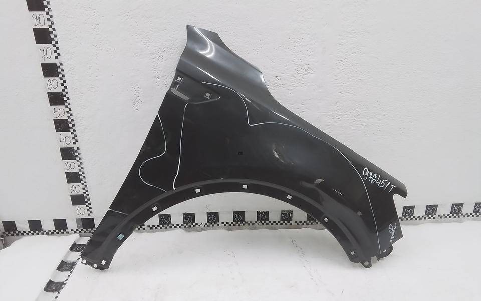 Крыло переднее правое