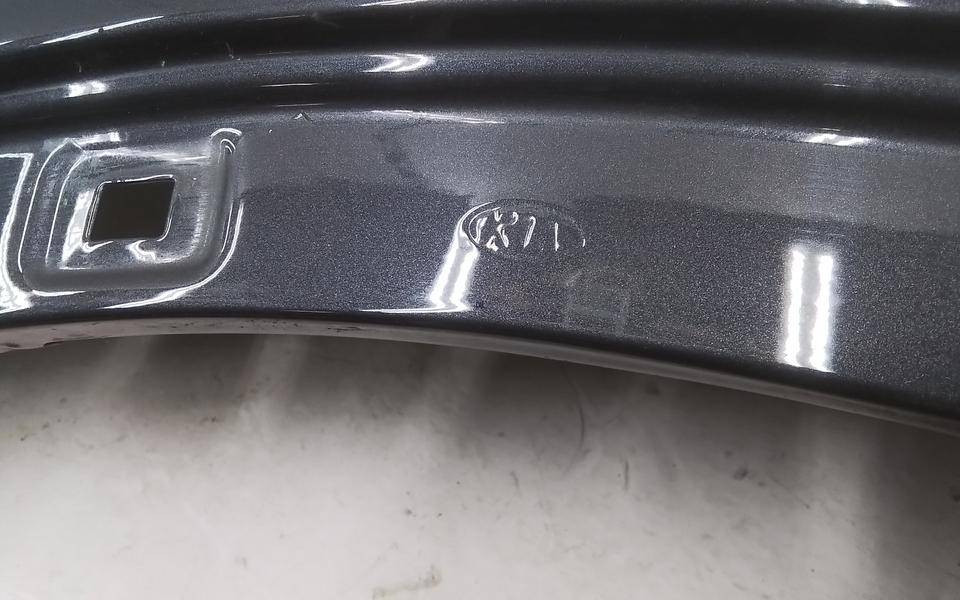 Крыло переднее правое