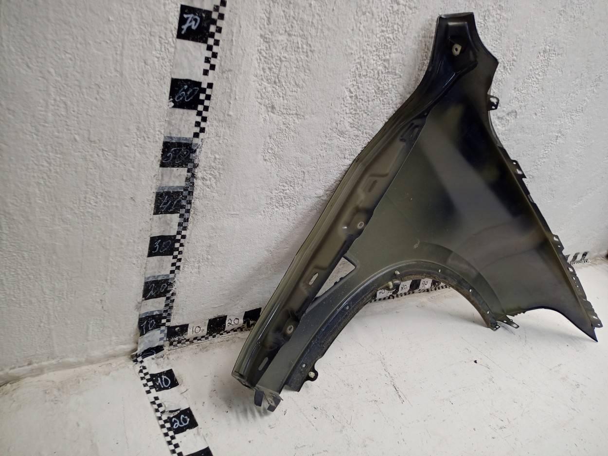 Крыло переднее левое