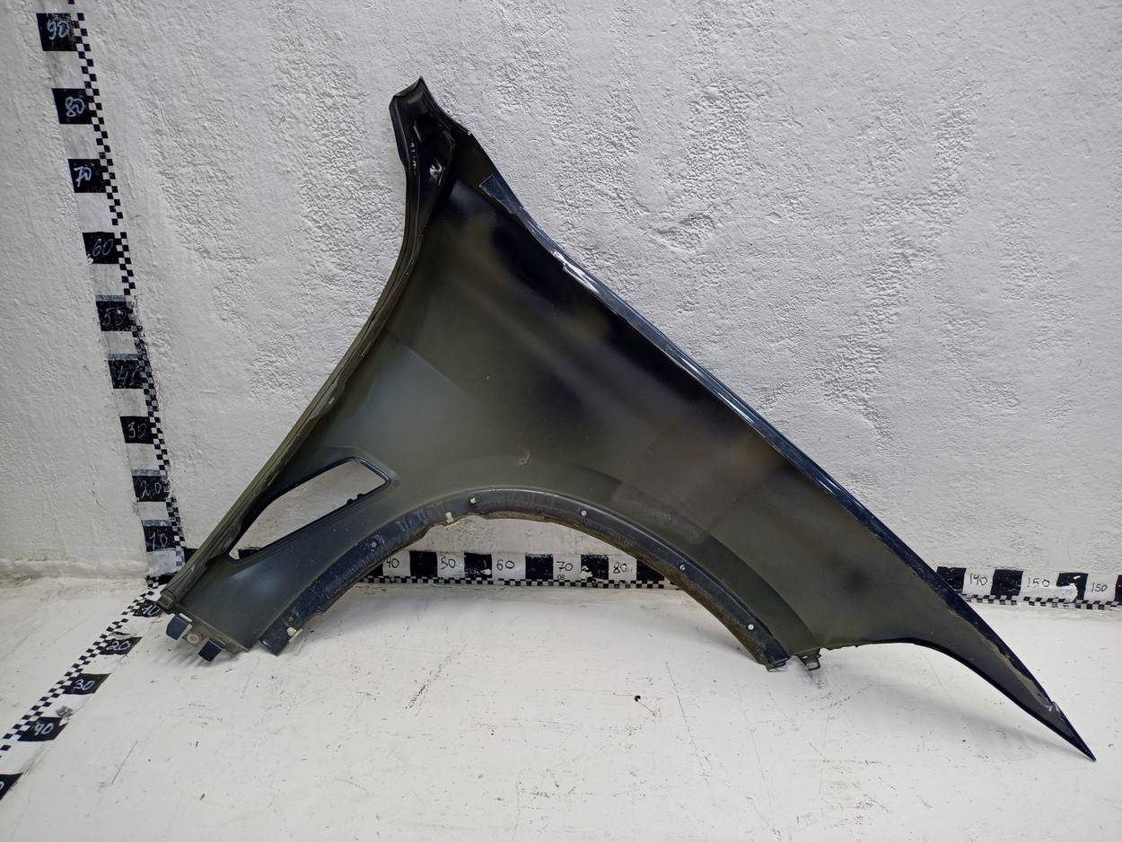 Крыло переднее левое