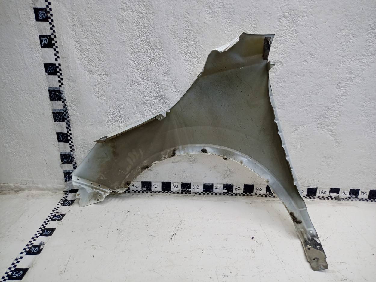Крыло переднее правое