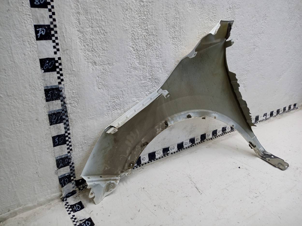 Крыло переднее правое