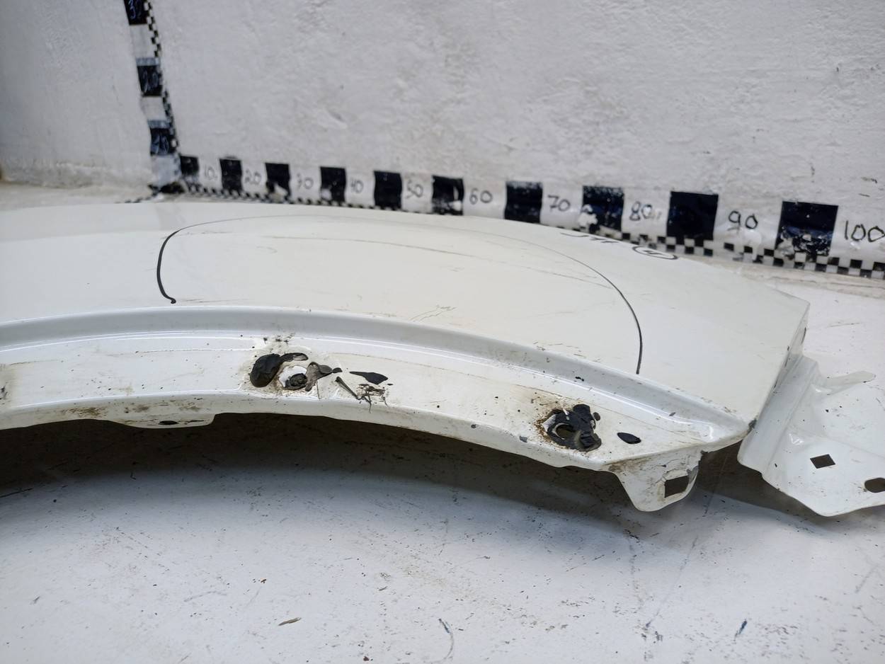 Крыло переднее правое