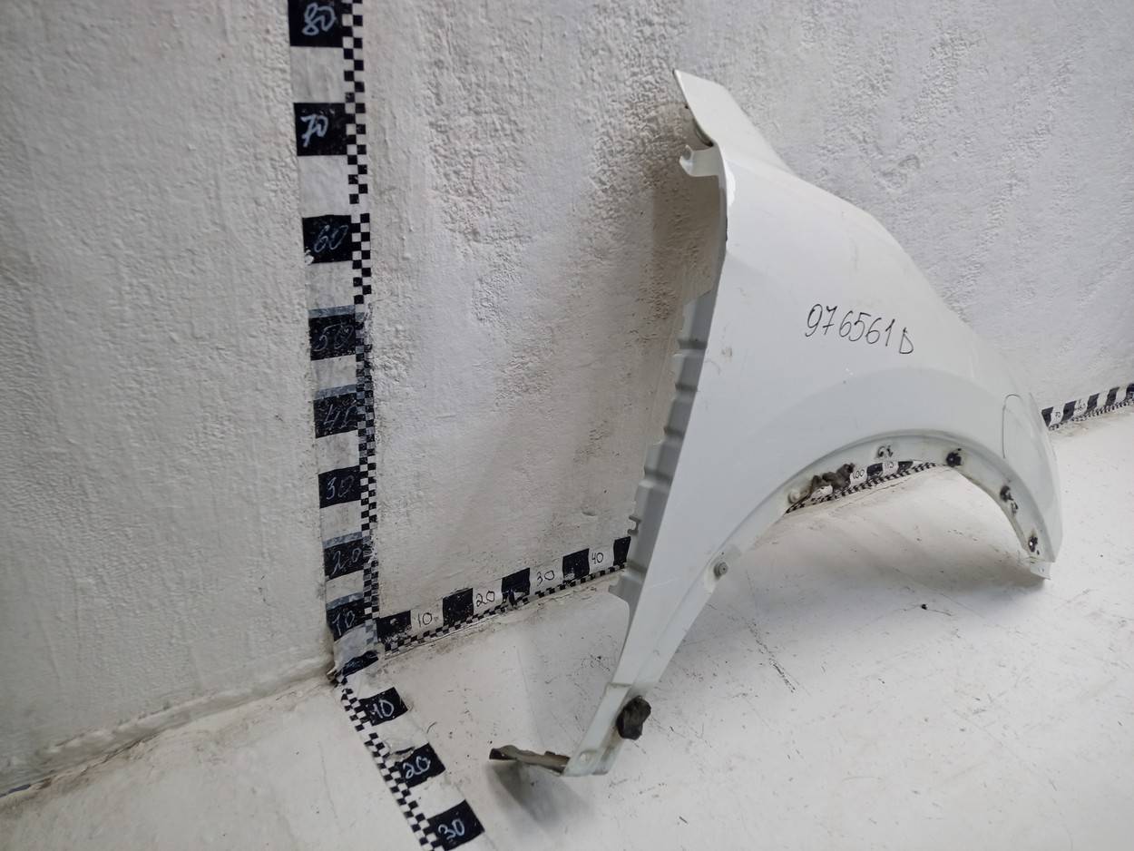 Крыло переднее правое