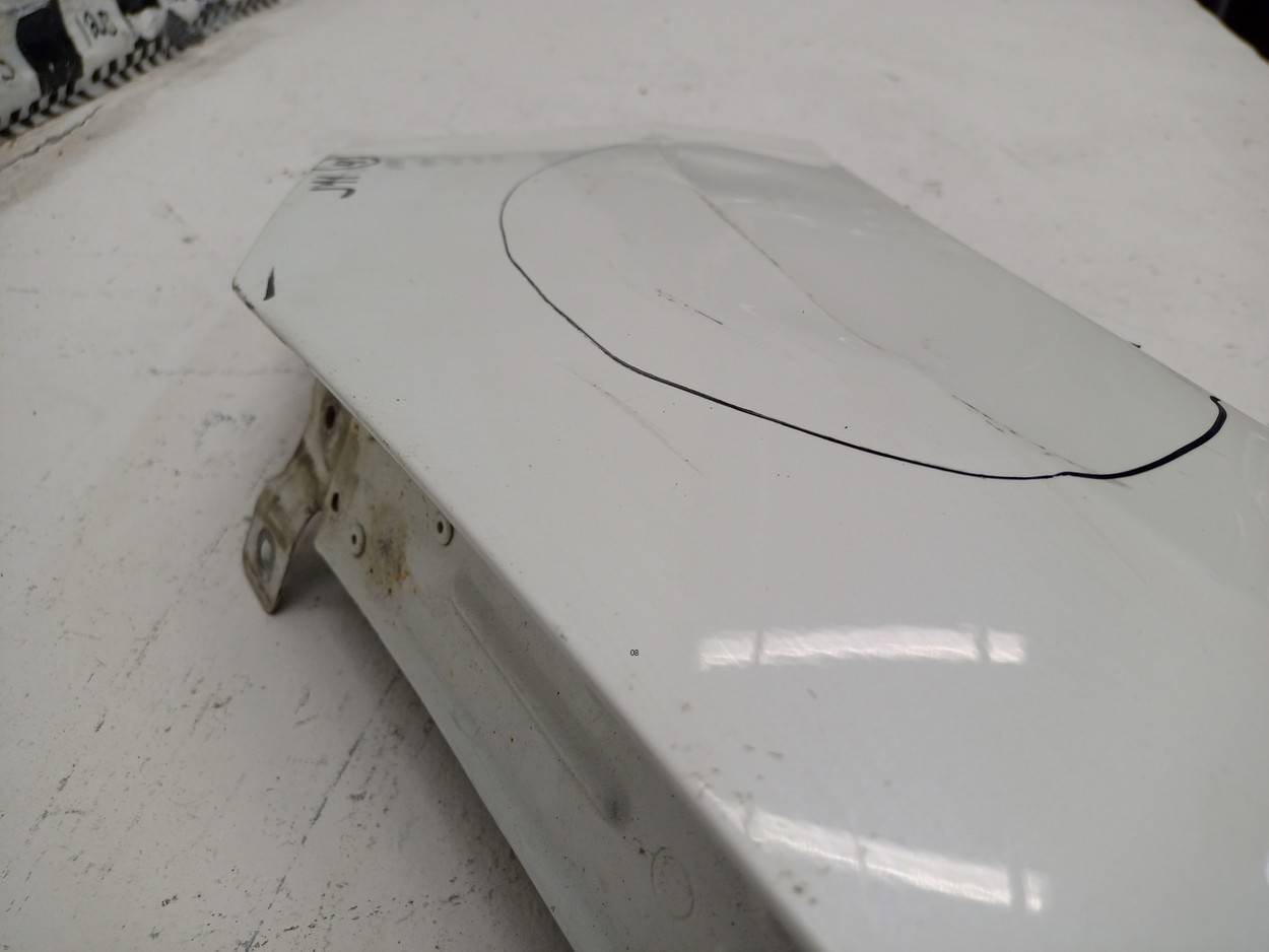 Крыло переднее правое