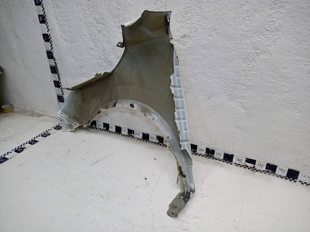 Крыло переднее правое