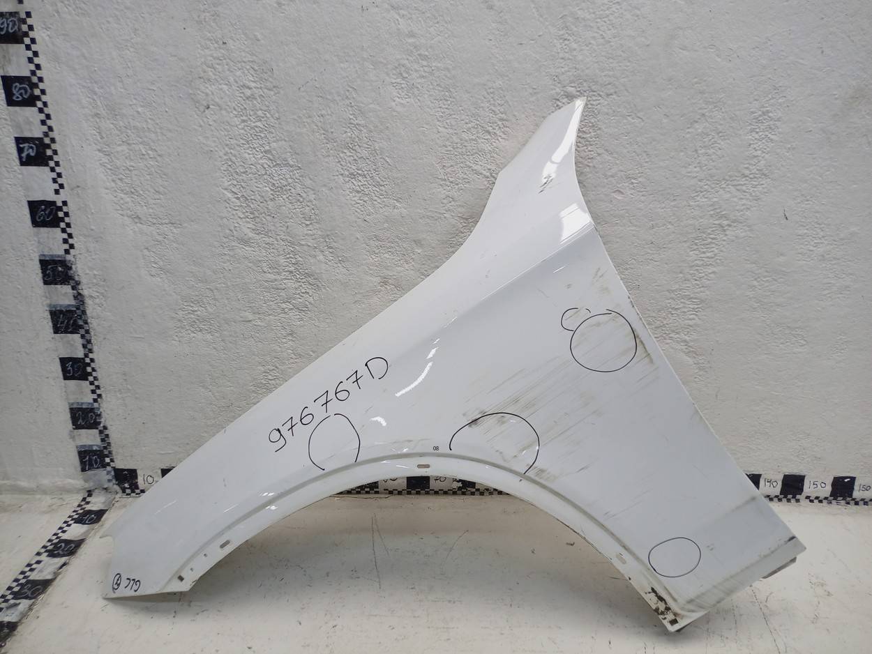 Крыло переднее левое