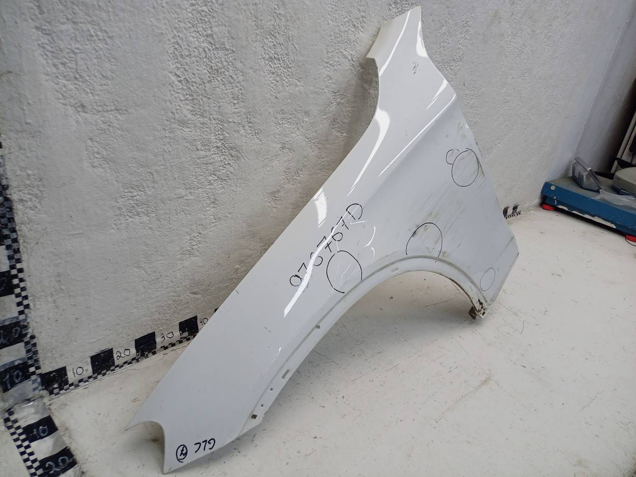 Крыло переднее левое