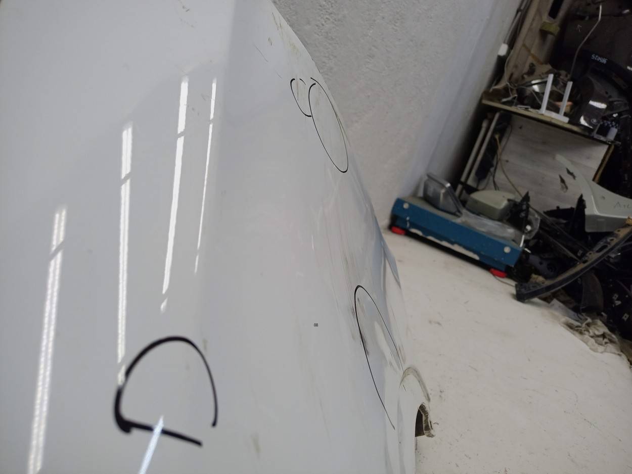 Крыло переднее левое