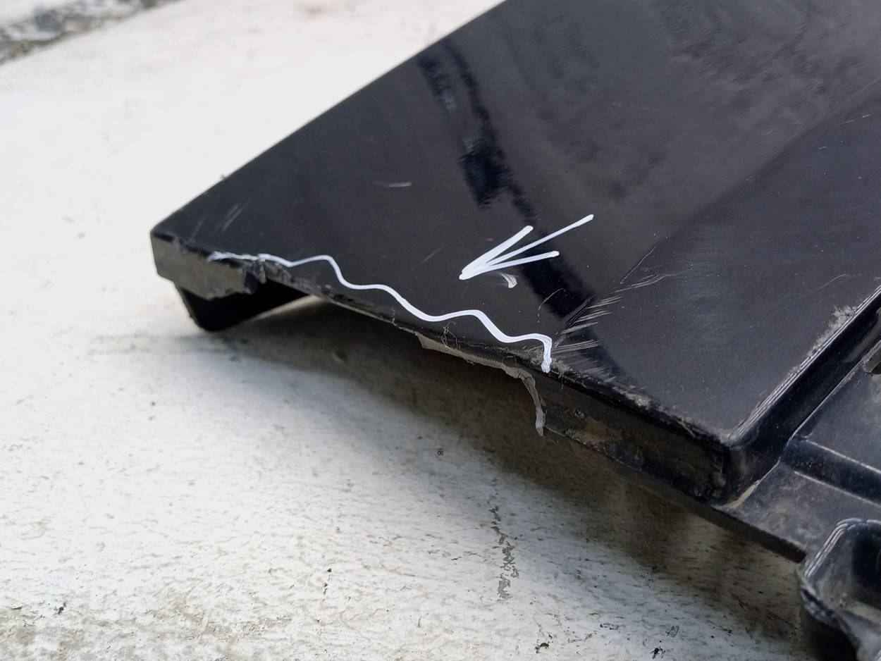 Крыло переднее правое