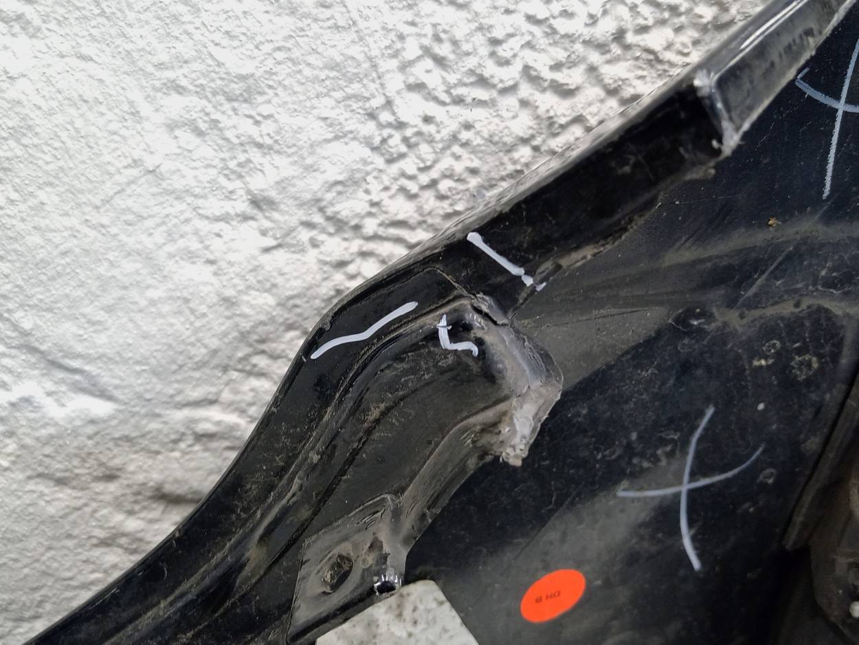 Крыло переднее правое