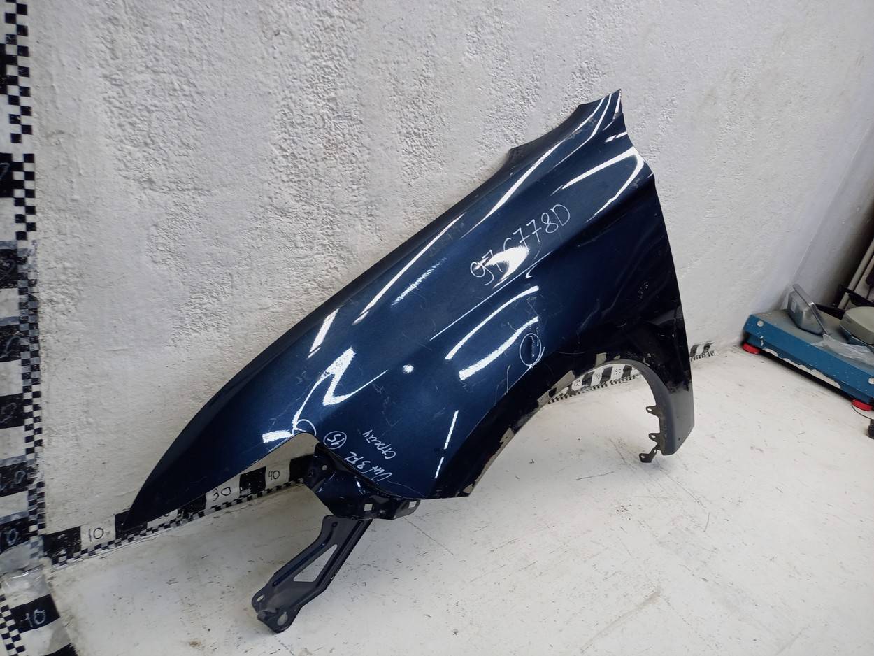 Крыло переднее левое