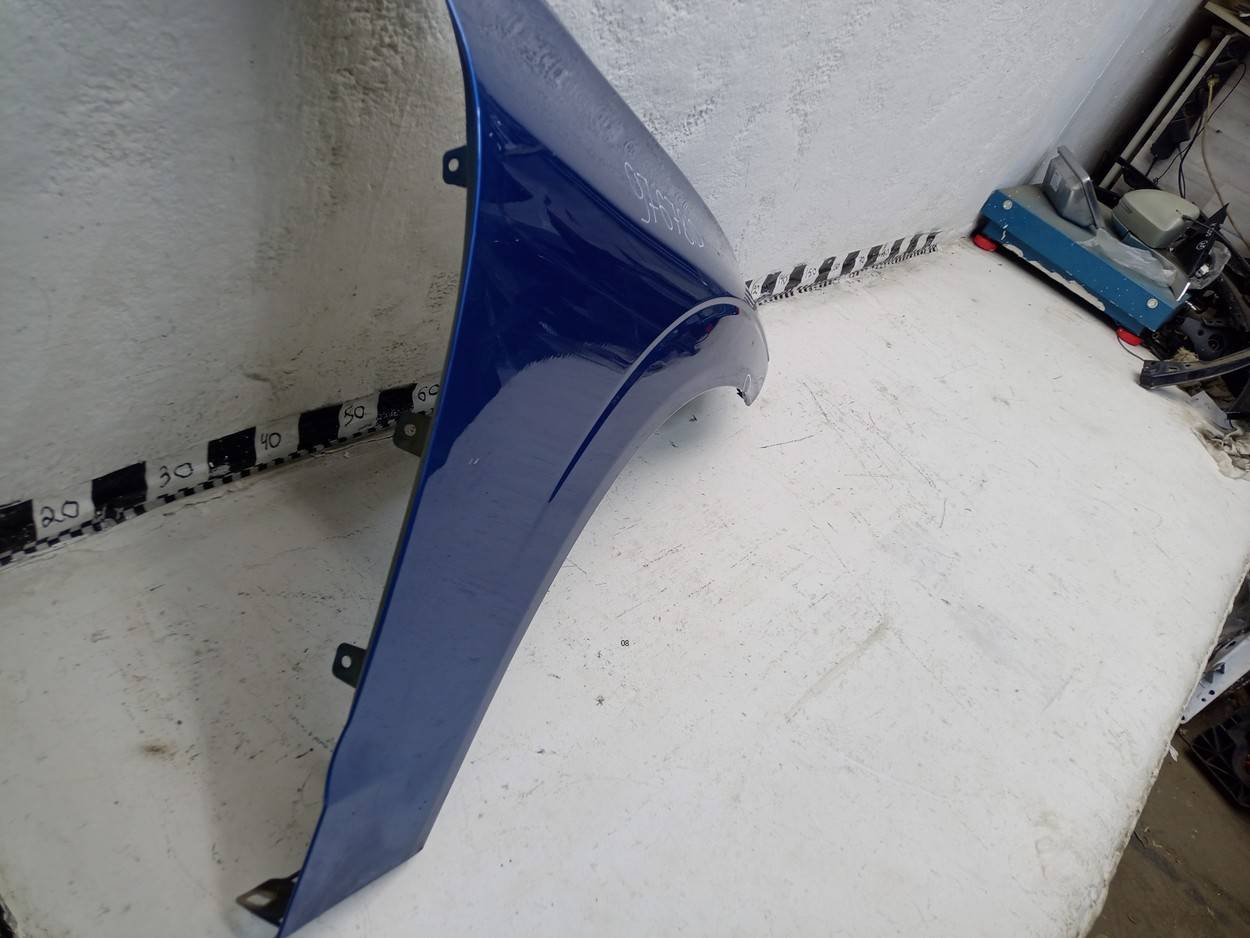 Крыло переднее правое