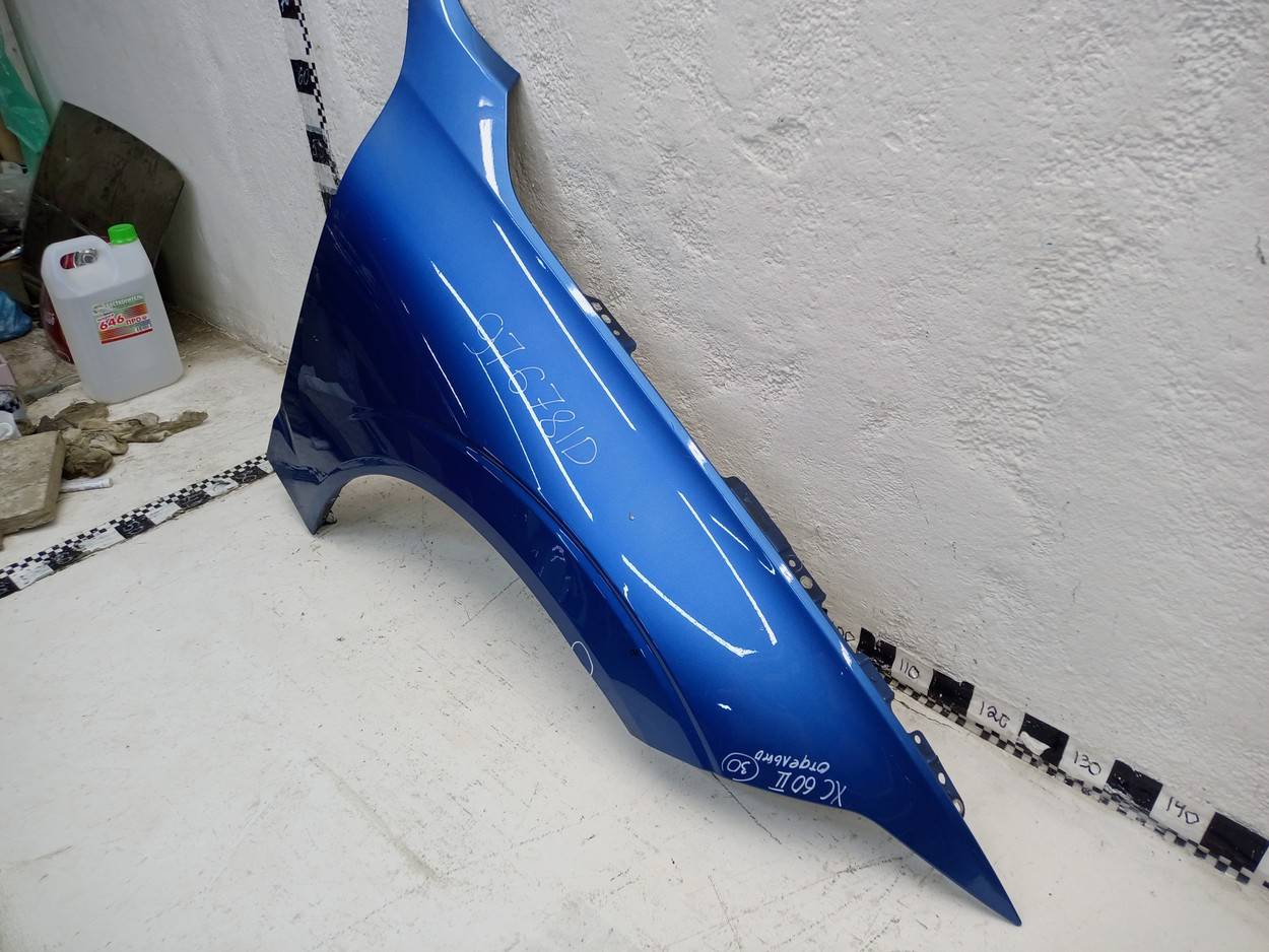 Крыло переднее правое