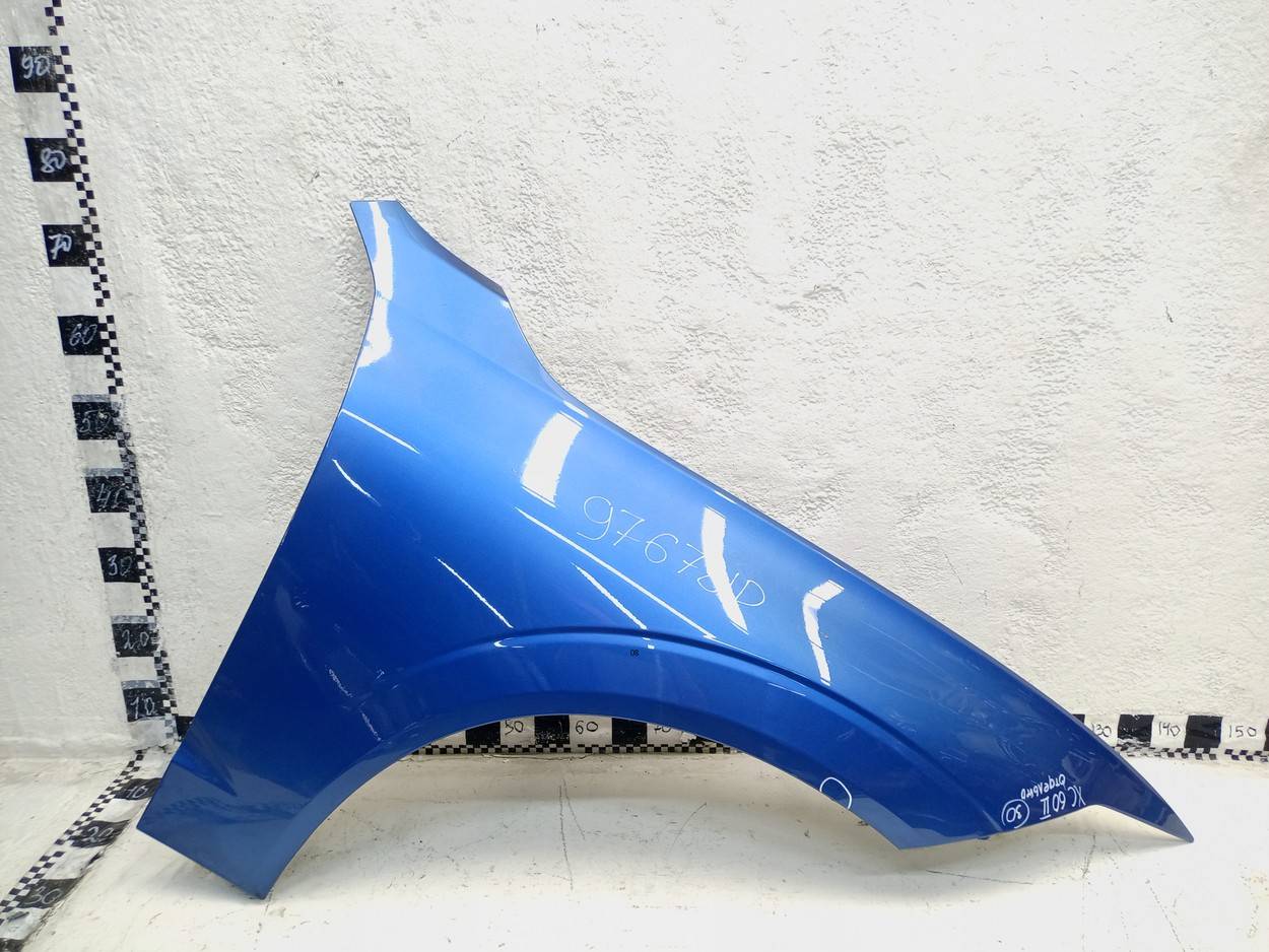 Крыло переднее правое