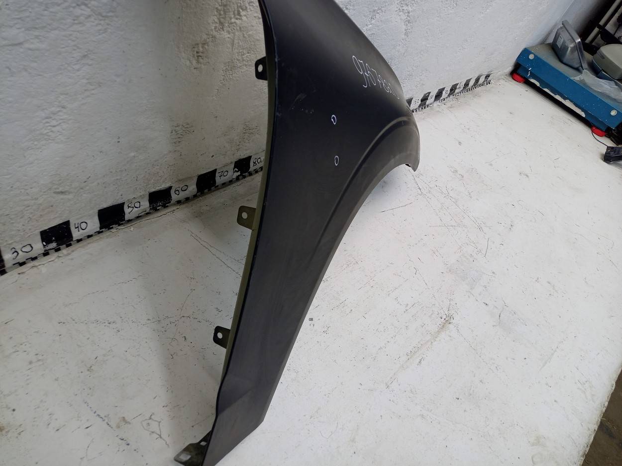 Крыло переднее правое