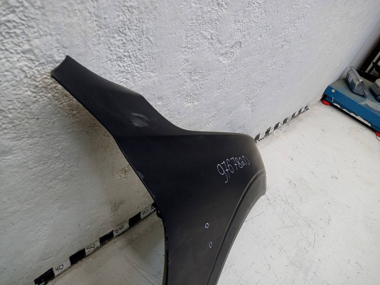 Крыло переднее правое