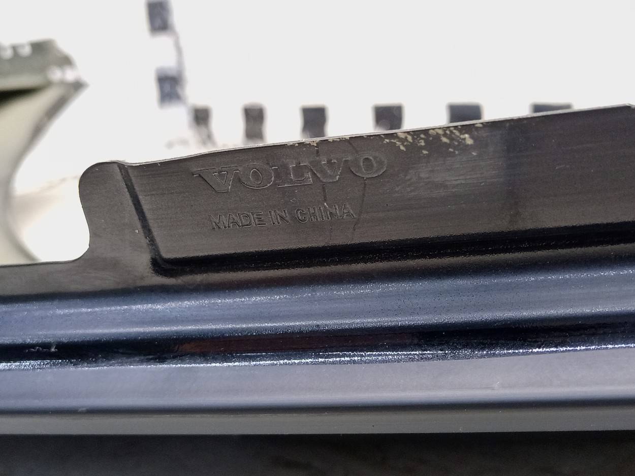 Крыло переднее правое