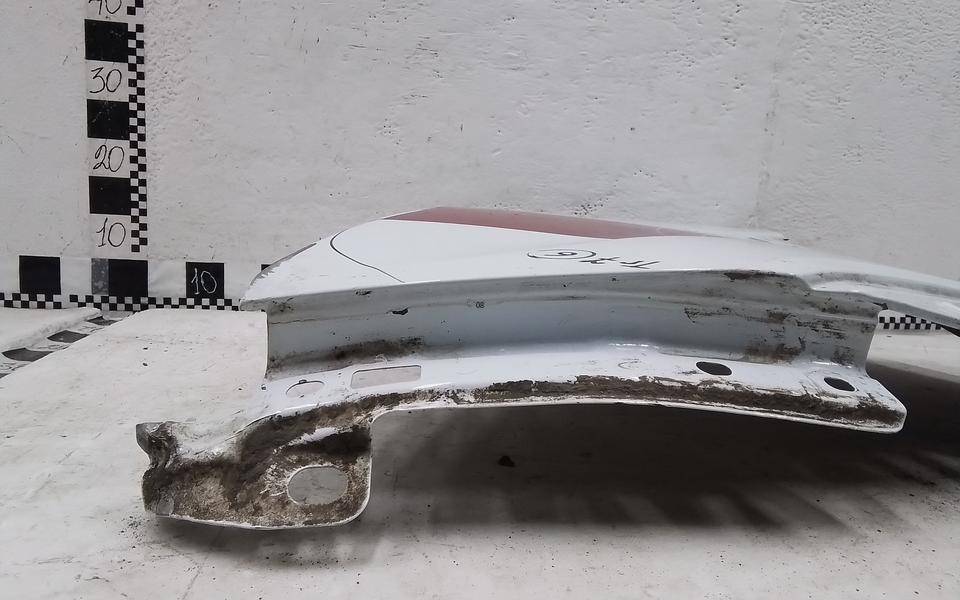 Крыло переднее левое