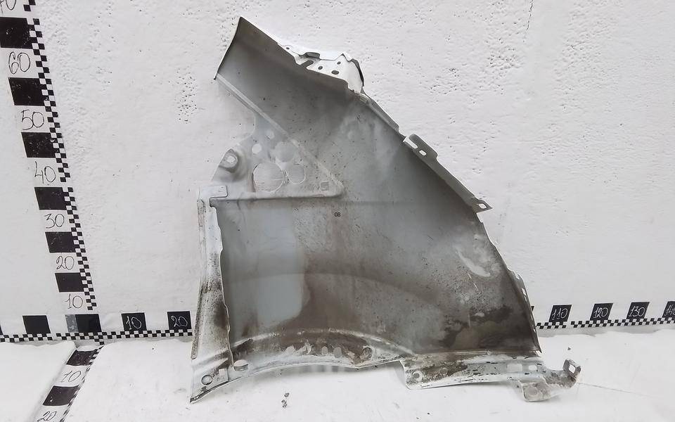 Крыло переднее левое