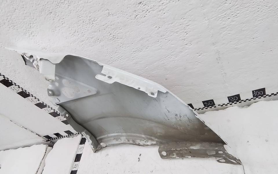 Крыло переднее левое