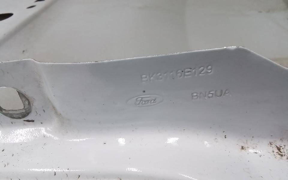 Крыло переднее левое