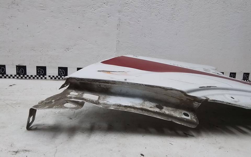 Крыло переднее левое