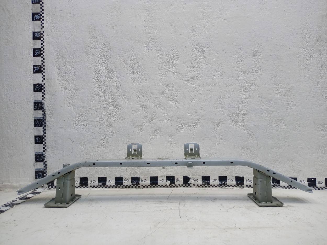 Усилитель переднего бампера