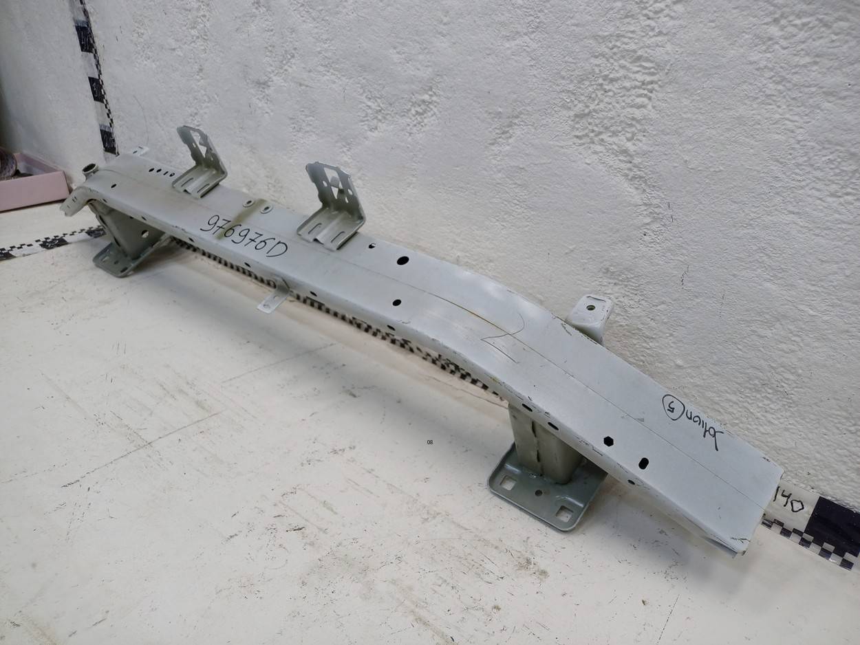 Усилитель переднего бампера