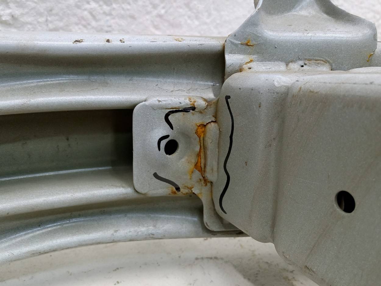 Усилитель переднего бампера