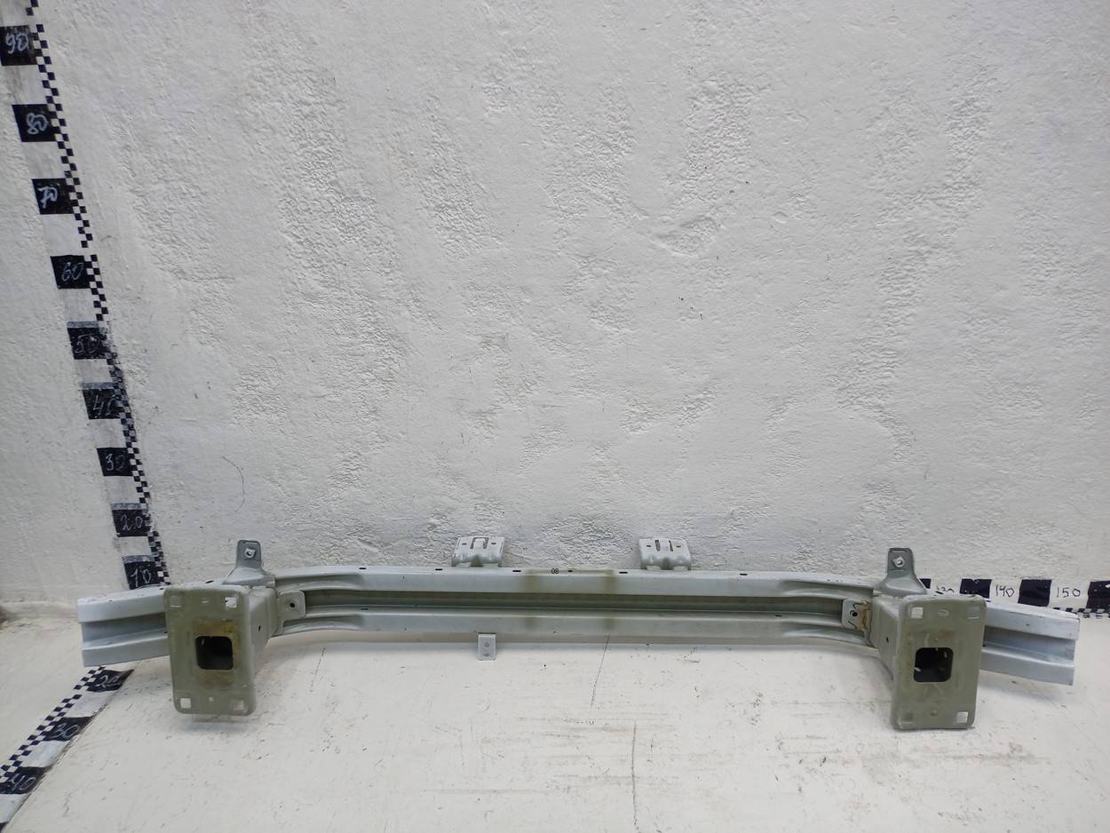 Усилитель переднего бампера