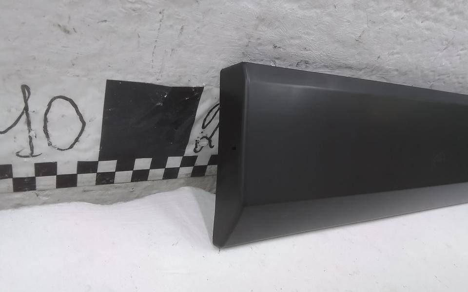 Накладка двери передней правой