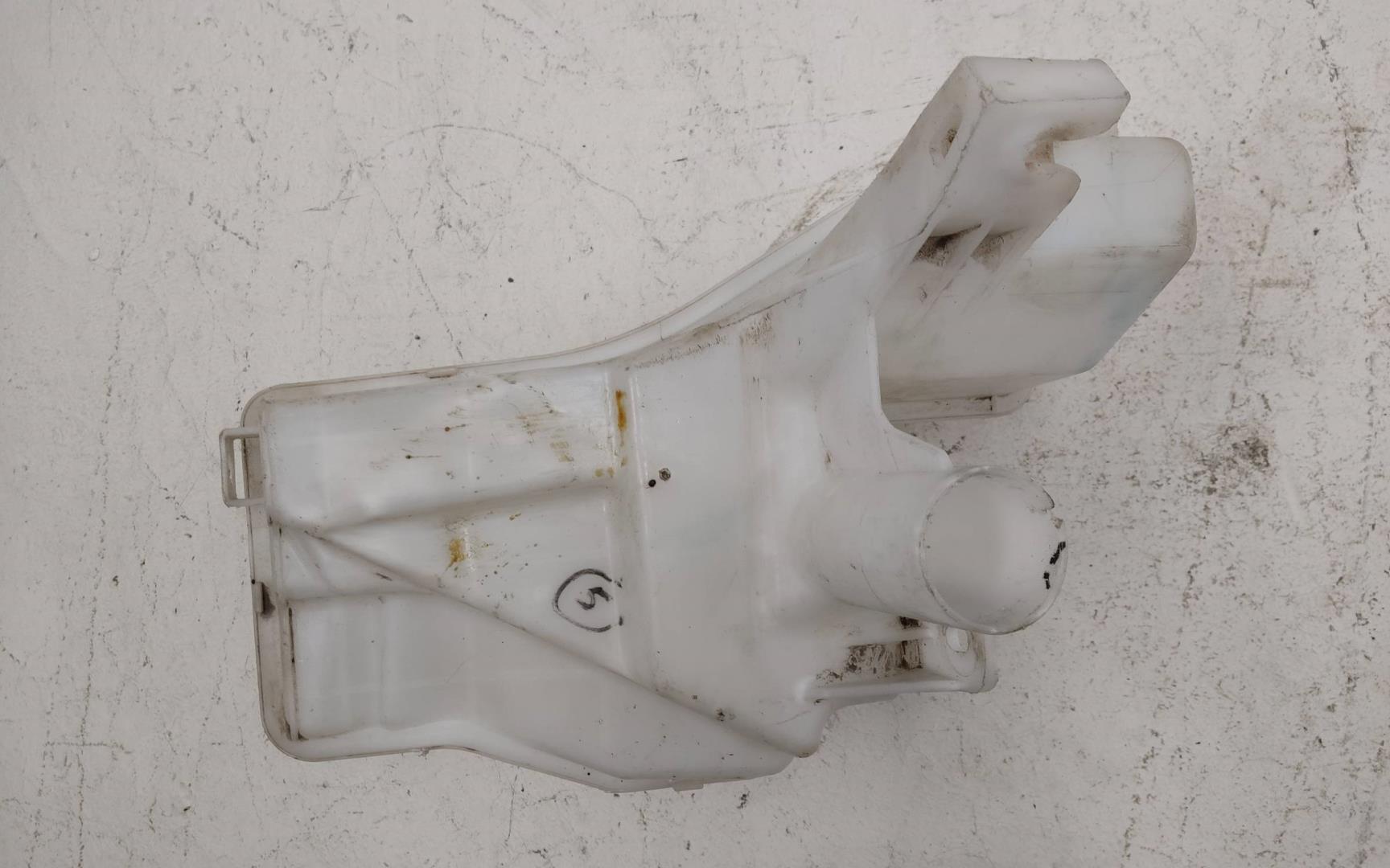 Бачок омывателя лобового стекла