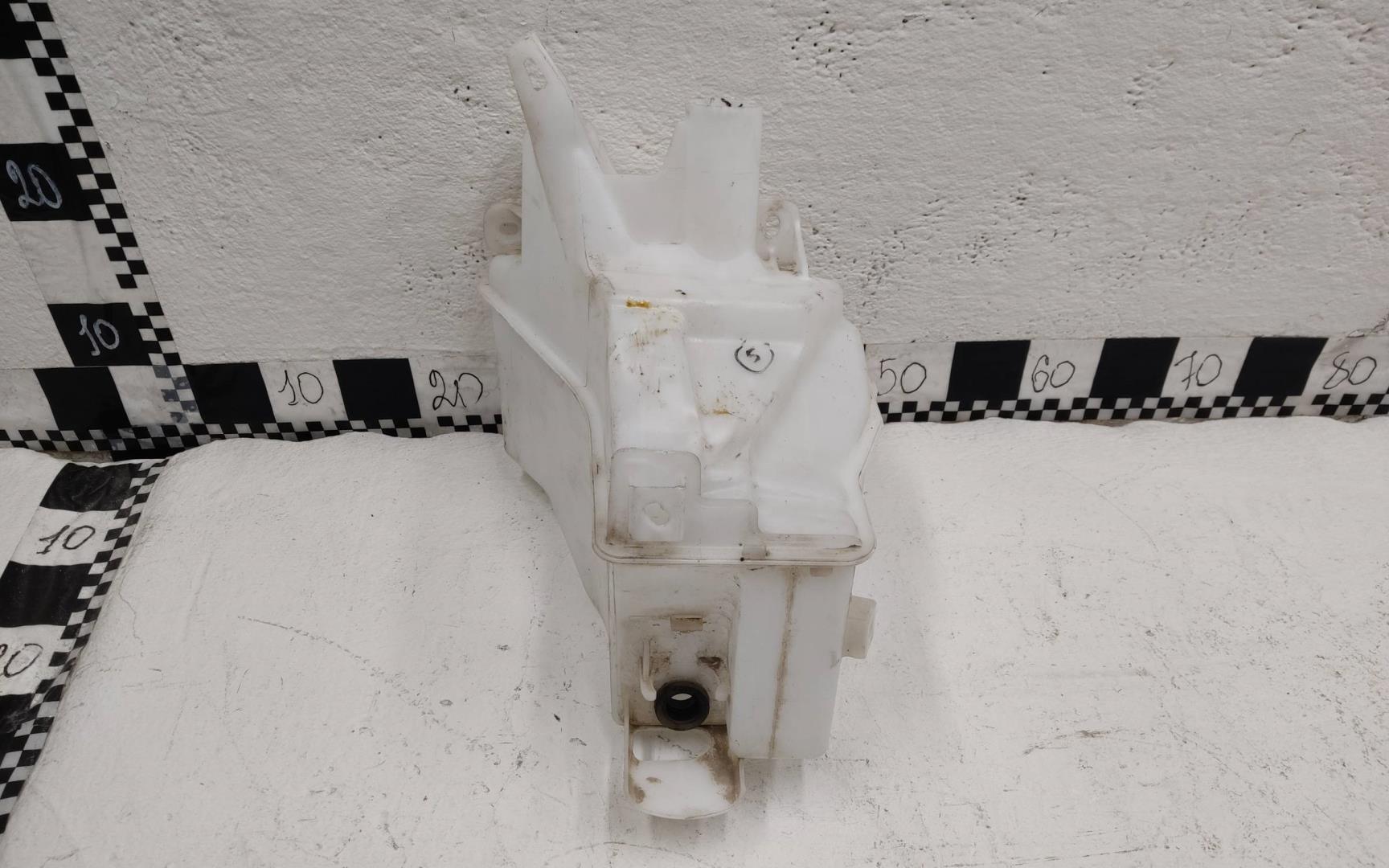 Бачок омывателя лобового стекла