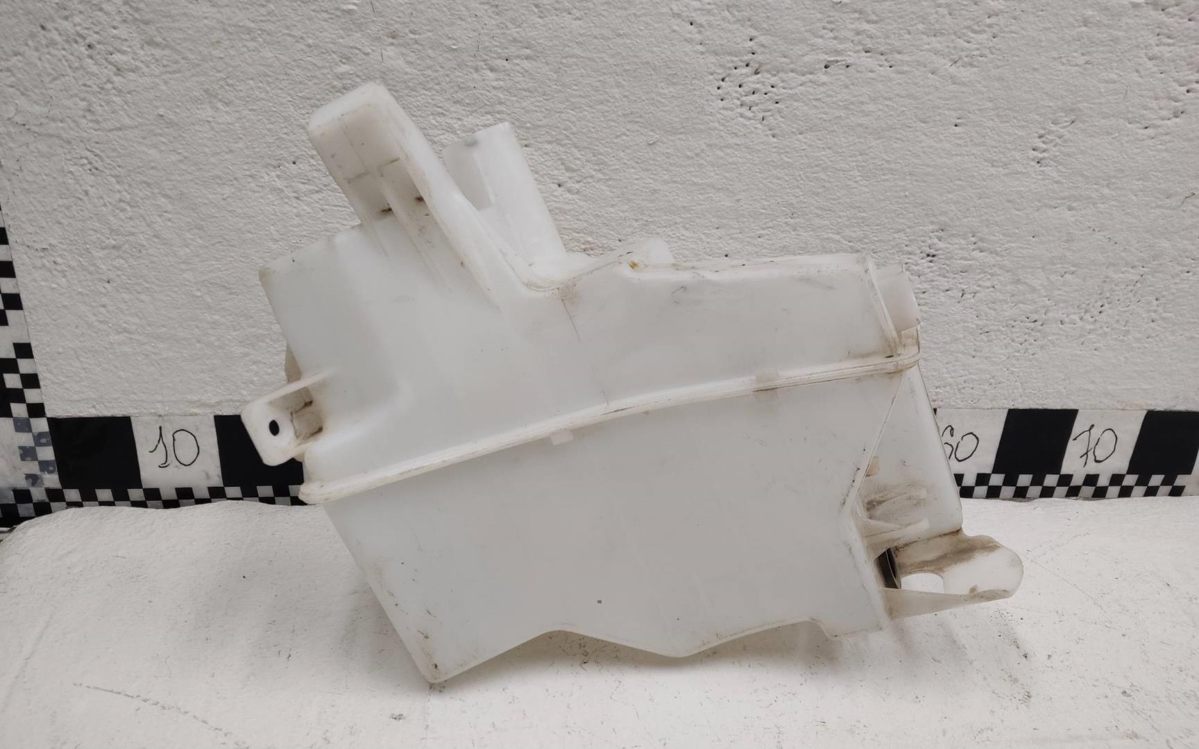 Бачок омывателя лобового стекла