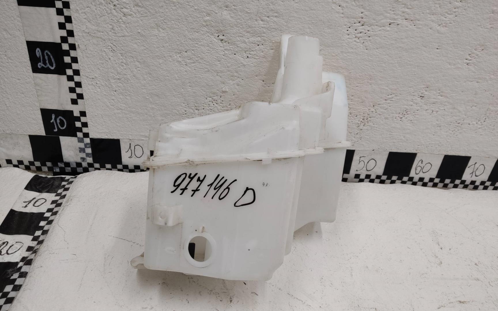 Бачок омывателя лобового стекла