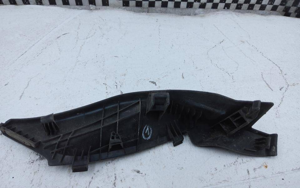 Решетка стеклоочистителей (Жабо)