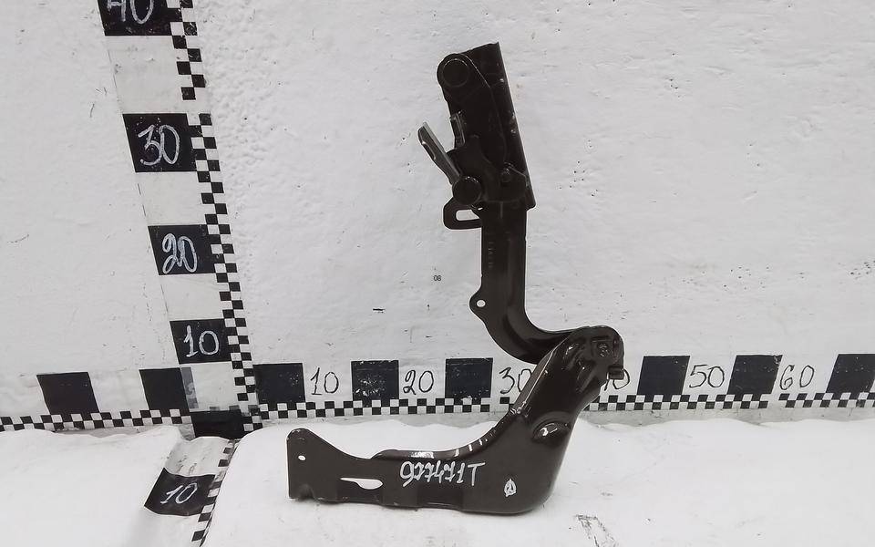 Петля капота левая