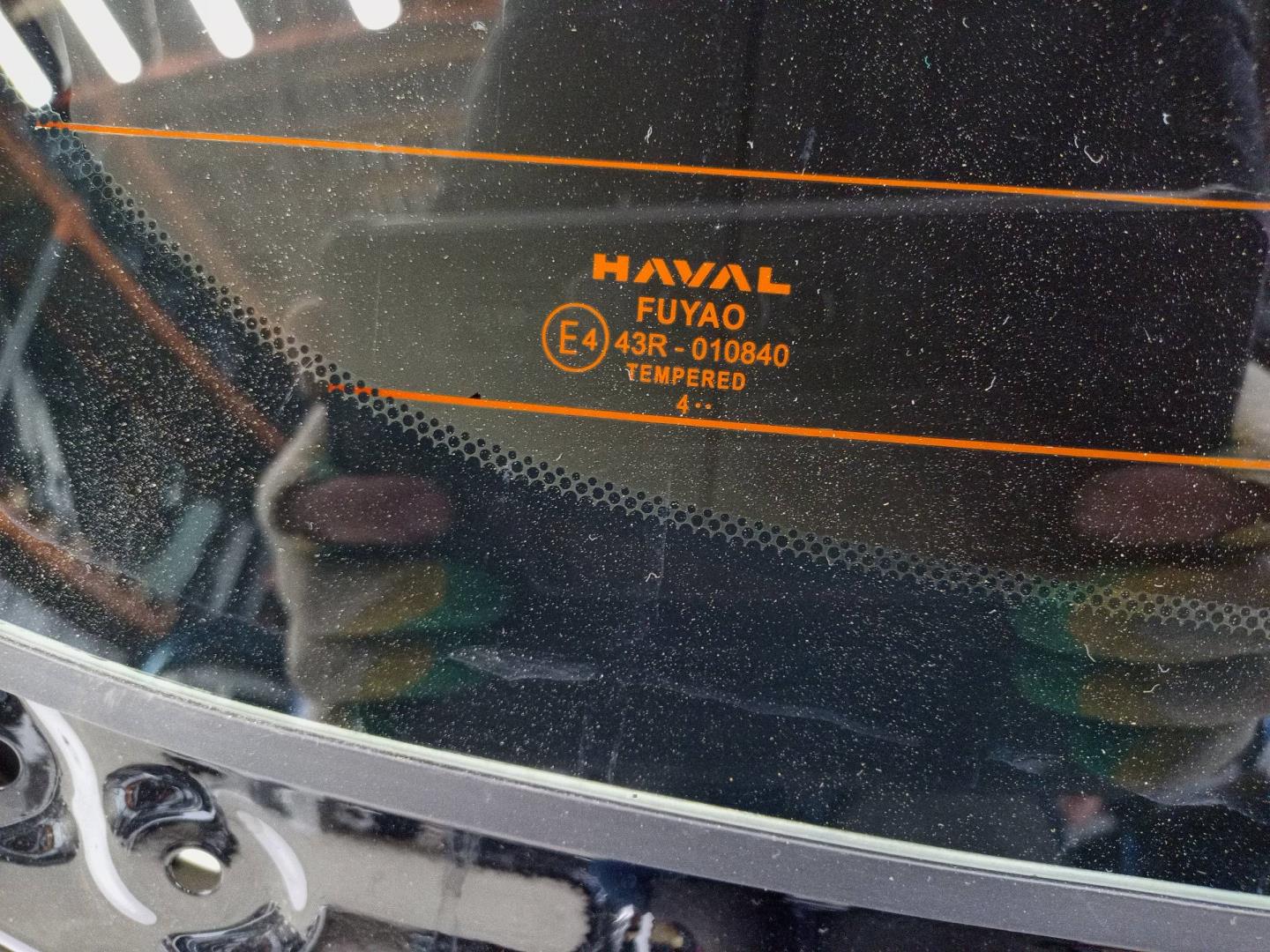 Стекло двери багажника