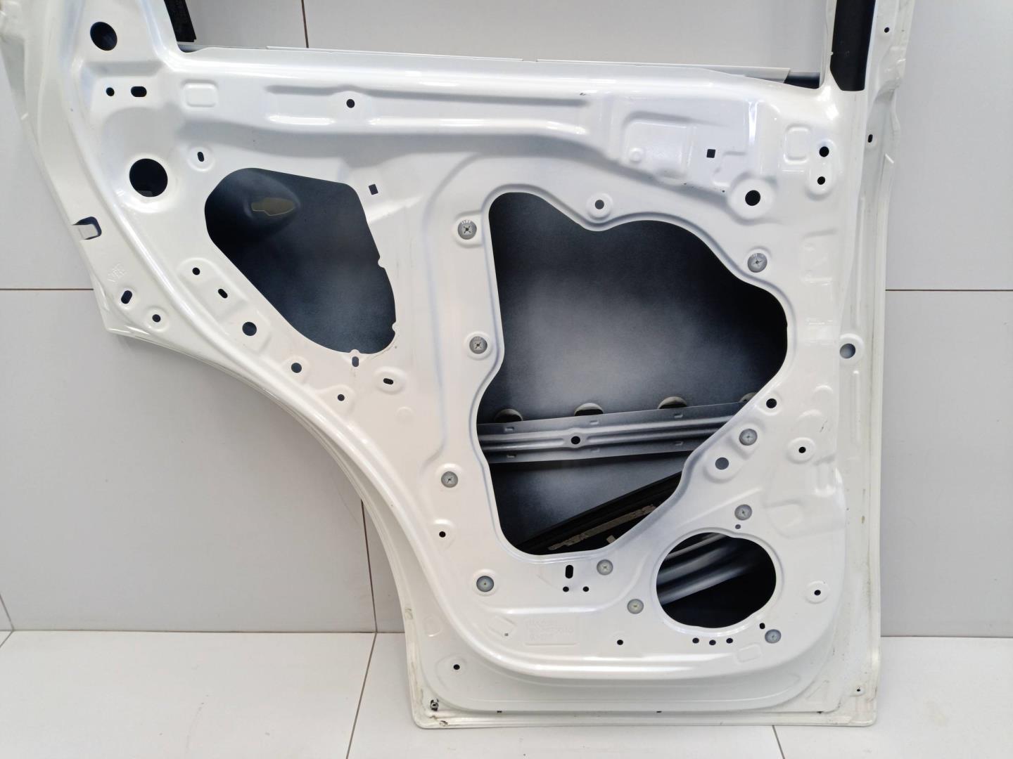 Дверь задняя левая