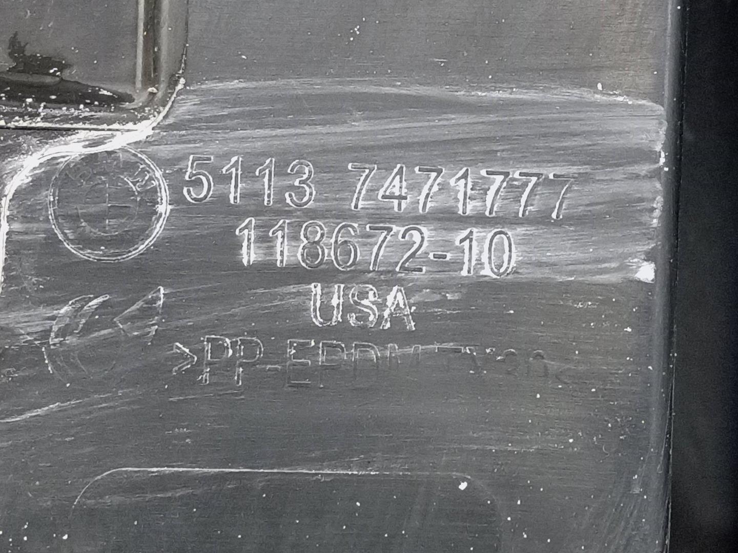 Накладка крышки багажника