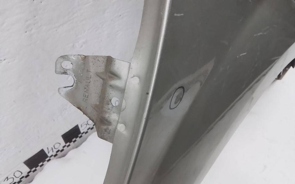 Крыло переднее правое