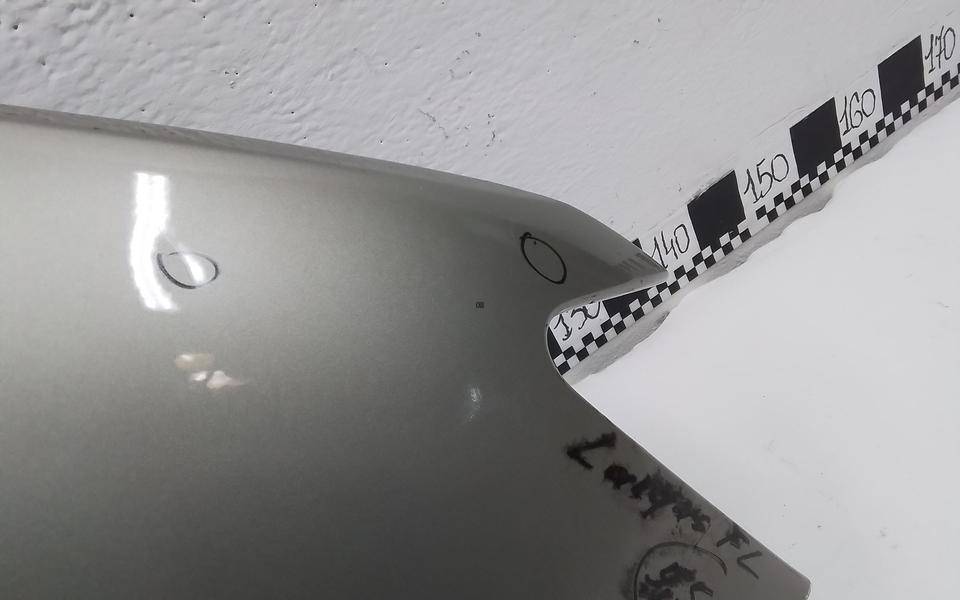 Крыло переднее правое