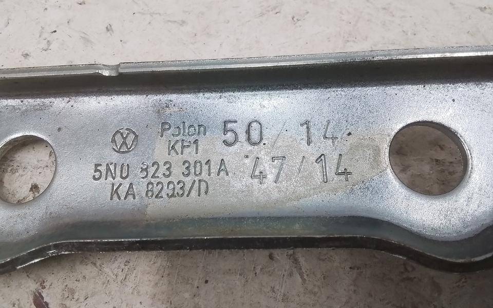 Петля капота левая