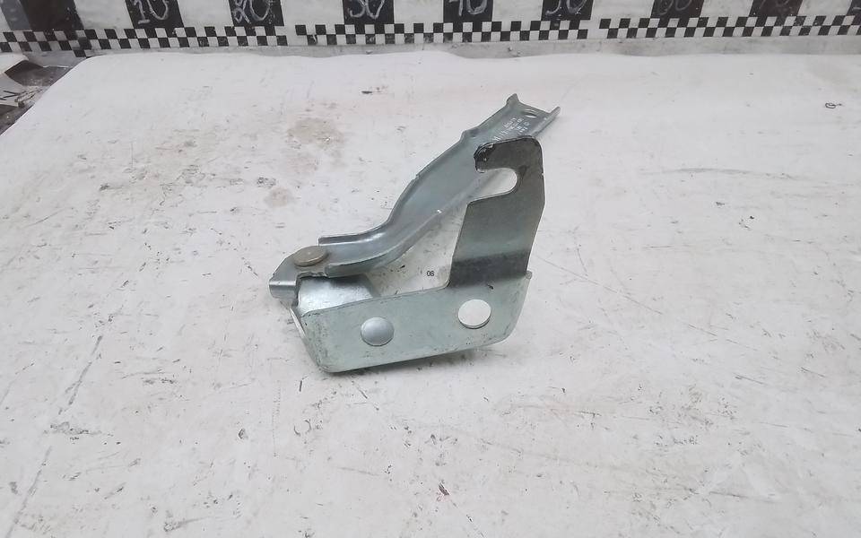 Петля капота левая