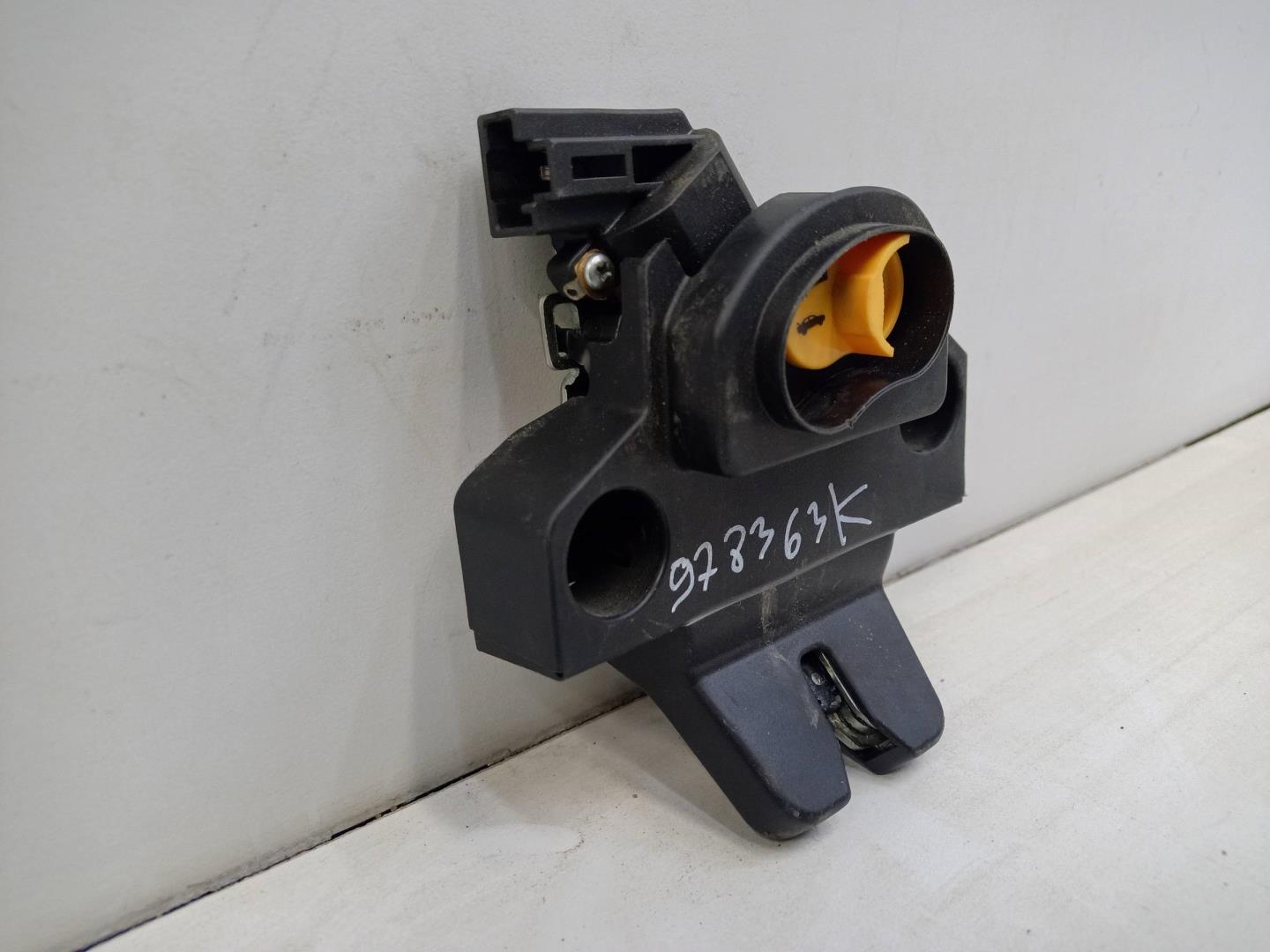 Замок багажника