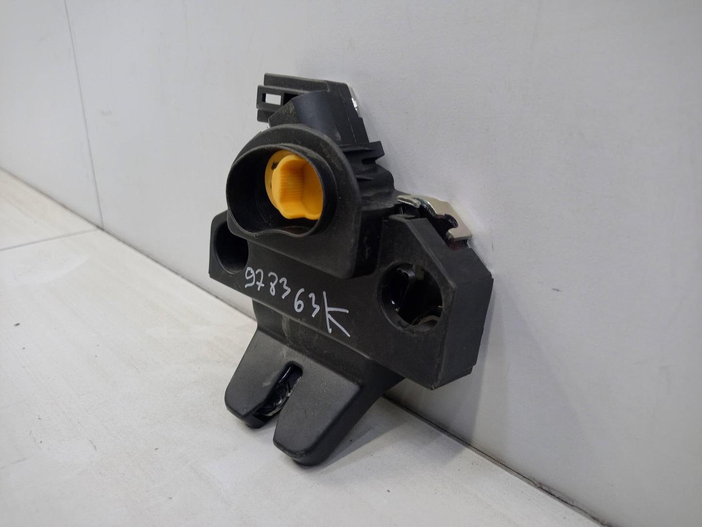 Замок багажника