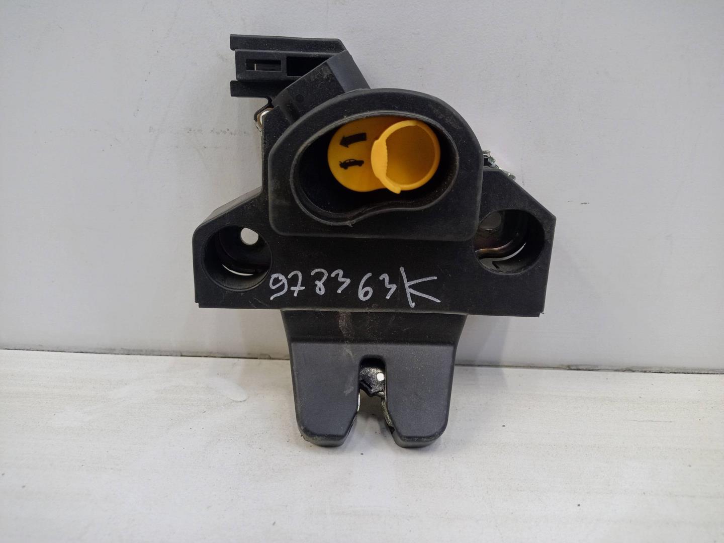 Замок багажника