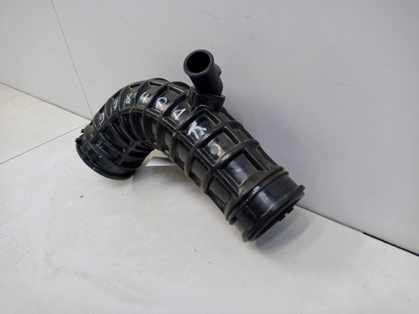 Патрубок воздушного фильтра