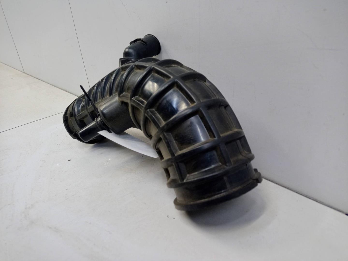 Патрубок воздушного фильтра